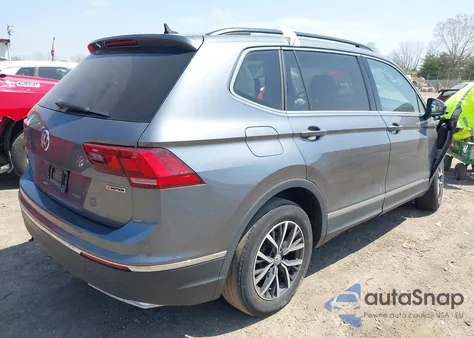 2020 Volkswagen Tiguan 2.0T Se/2.0T Se R-Line Black/2.0T Sel z USA, uszkodzony, nr VIN 3VV2B7AX4LM074385